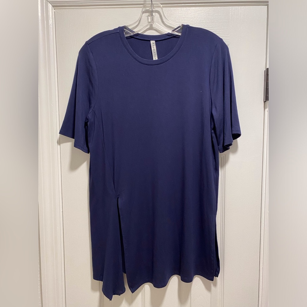 Fabletics side slit top Small